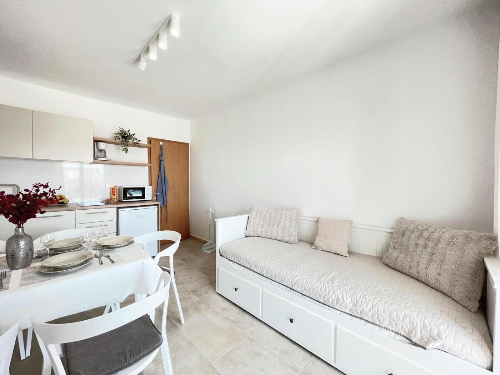 Caramel Comforts With Sea View In Stinjan Only 300 Meters From The Beach Pula Exterior foto